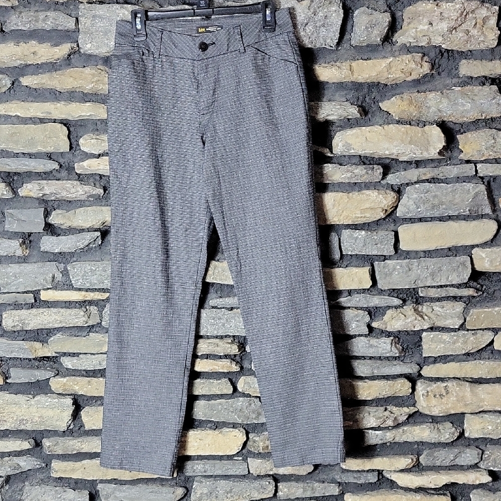 Women's Lee Relaxed Fit Straight Leg Mid Rise Wrinkle  Free Dress Pants Size 4